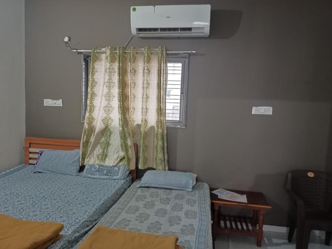 Honest Deluxe Room Garudeshwar 외부 사진