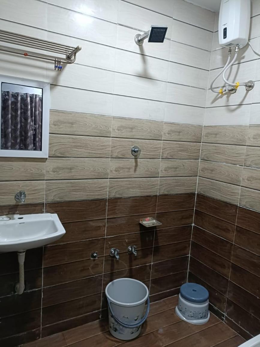 Honest Deluxe Room Garudeshwar 외부 사진